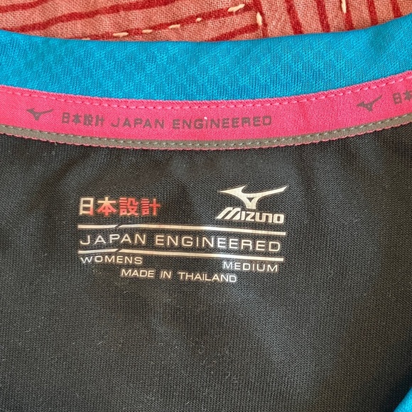 Mizuno women’s medium Blue running top with black slightly diaphanous back - Picture 2 of 12